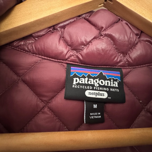 Patagonia Women's AlpLight Down Jacket Size: Medium - Picture 4 of 4